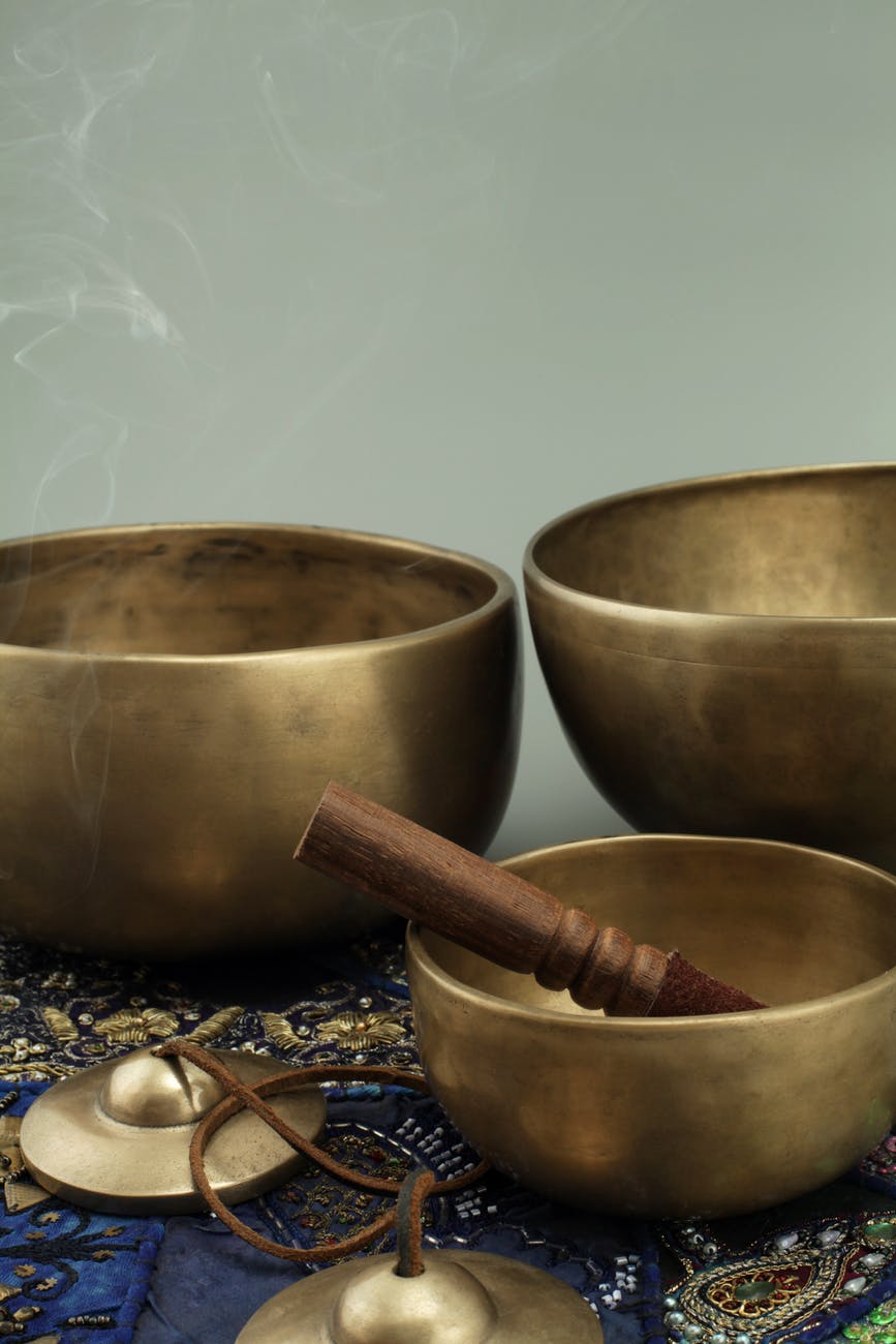 close up photography of brass bowls